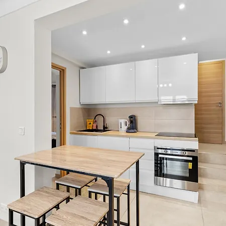 7 Min Walk To The Sea, Free Parking, 3 Ac, Garden Niza
