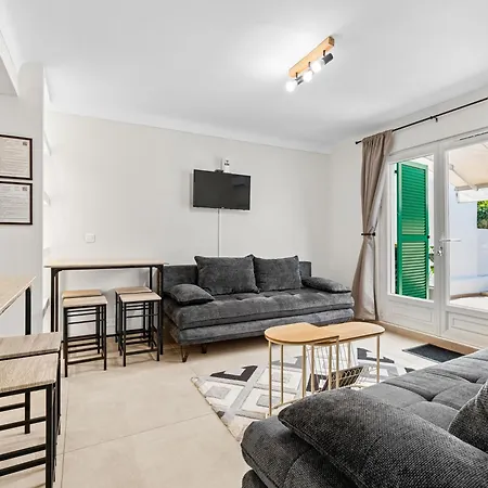 7 Min Walk To The Sea, Free Parking, 3 Ac, Garden Villa Niza