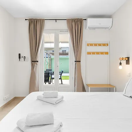 7 Min Walk To The Sea, Free Parking, 3 Ac, Garden Villa Niza