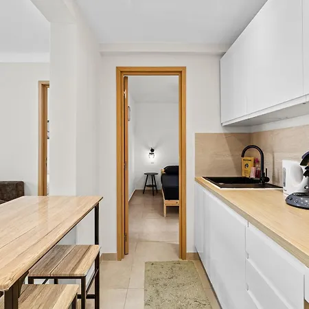 7 Min Walk To The Sea, Free Parking, 3 Ac, Garden וילה